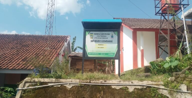 SMPN 5 LEUWIDAMAR
