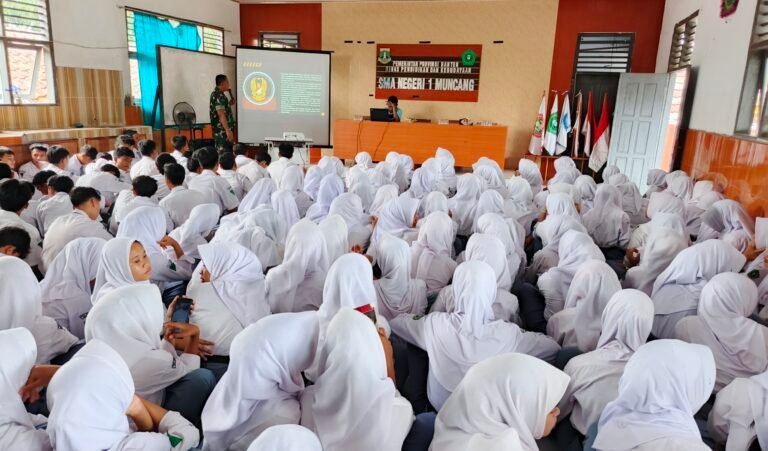 Danramil 0308/Muncang, Kodim 0608/Lebak Kunjungi SMAN 1 Muncang Berikan Pembinaan, Penerus Bangsa Harus Tau Sejarah Perjuangan Bangsa Indonesia
