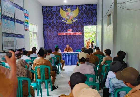 Ketua Apdesi dan Kades Se-Kecamatan Muncang Ikuti Kegiatan BNN Tes Urine Massal Bentuk Komitmen Penegakan Penyalahgunaan Narkoba