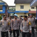 Wakapolda Banten Brigjen Pol. Dr. Hendra Wirawan saat melakukan supervisi pelayanan di Mapolres Lebak, didampingi Kapolres Lebak AKBP Herfio Zaki, Rabu(19/11/2025).