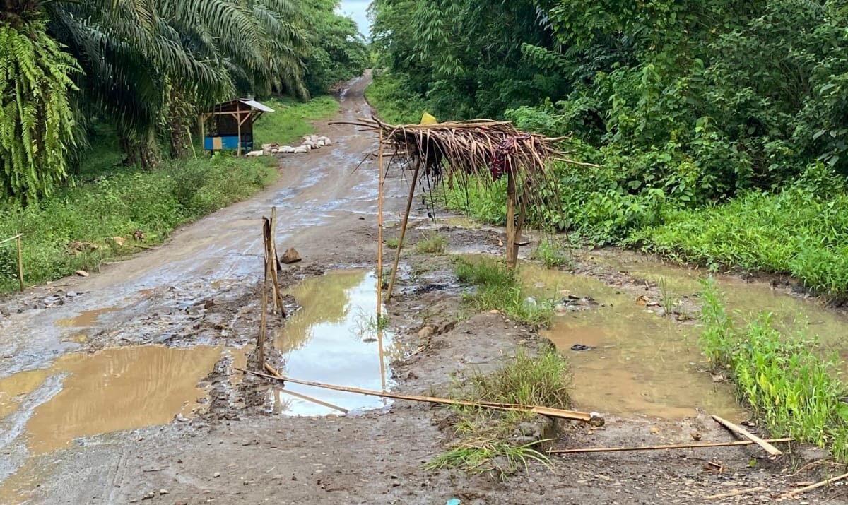 Warga Tambak Mendesak Pemkab Lebak Segera Perbaiki Jalan Sabagi-Muncang yang Kian Rusak