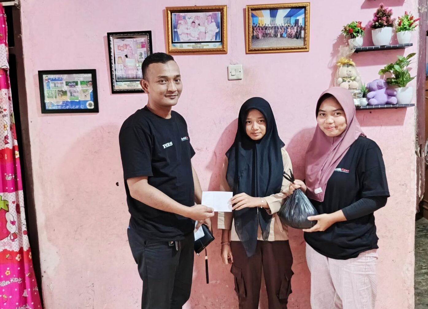 Sambut Usia Satu Tahun, ArtistikNews Gelar Santunan Anak Yatim di Kecamatan Muncang