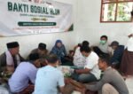 Peserta menjalani sunatan massal gratis di Desa Sukanagara, Kecamatan Muncang, Kabupaten Lebak. Program sosial ini digelar Forum LKS Kabupaten Lebak bersama Sentra Galih Pakuan Bogor dan Dinas Sosial Kabupaten Lebak. (Istimewa)